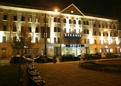 Hotel Beranek - facade aften